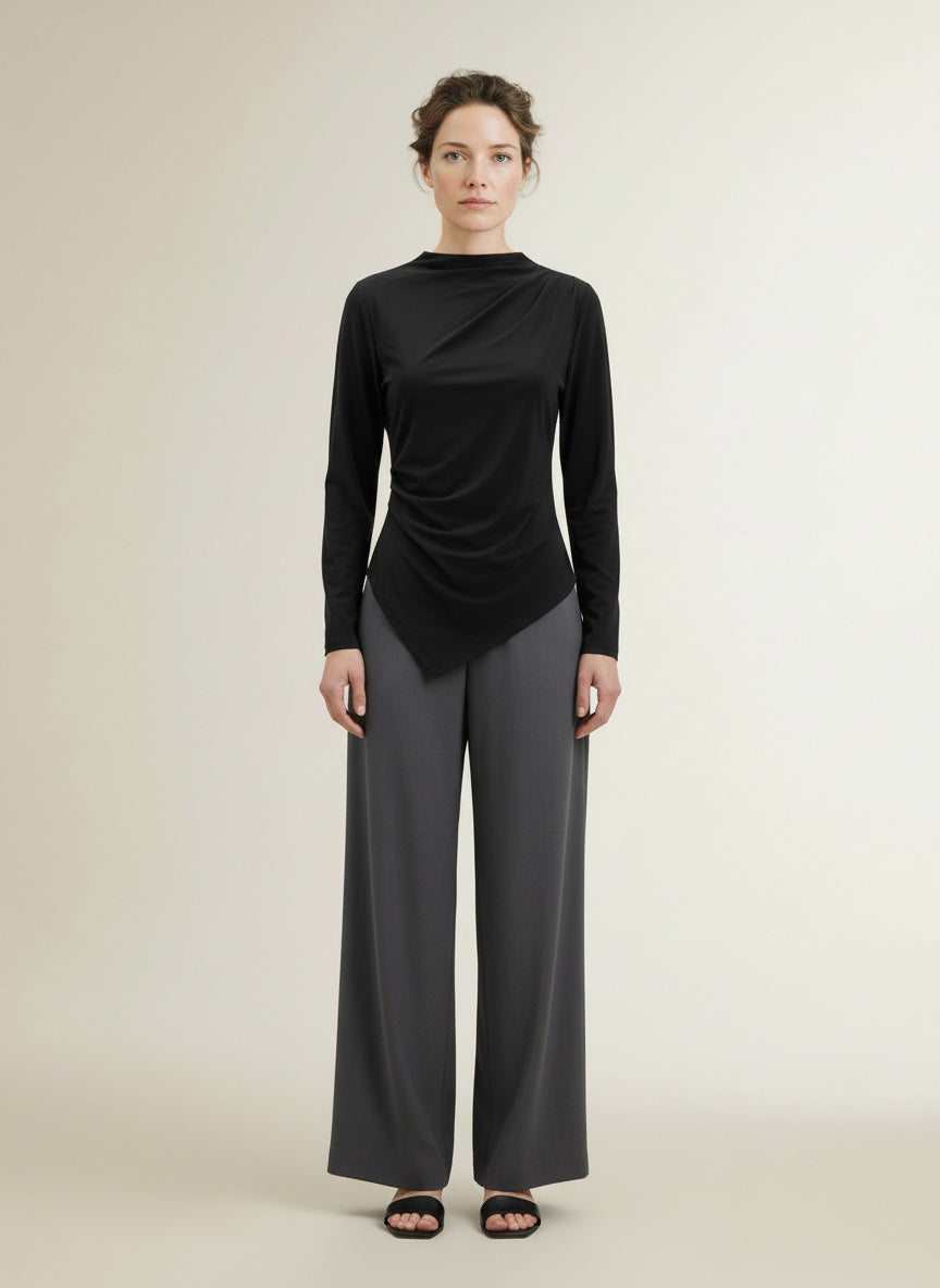 Full body view of the model wearing Studio Anneloes Marlena Top 9000 Black
