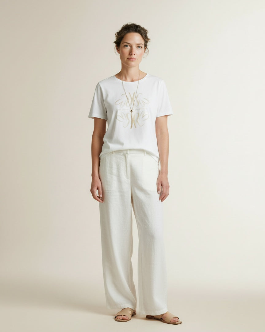 Full body view of the model wearing Red Button Tee Temmy Butterfly White/butteryellow