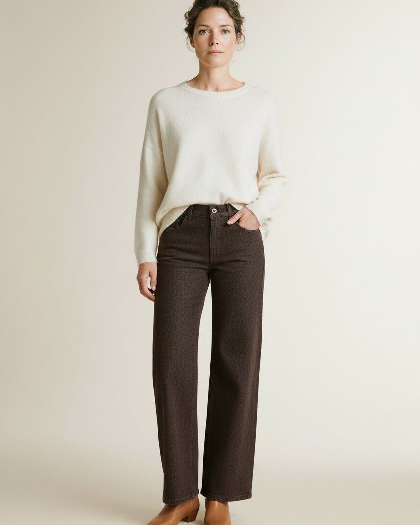Full body view of the model wearing Mac Wide Jeans Brown Rinsed