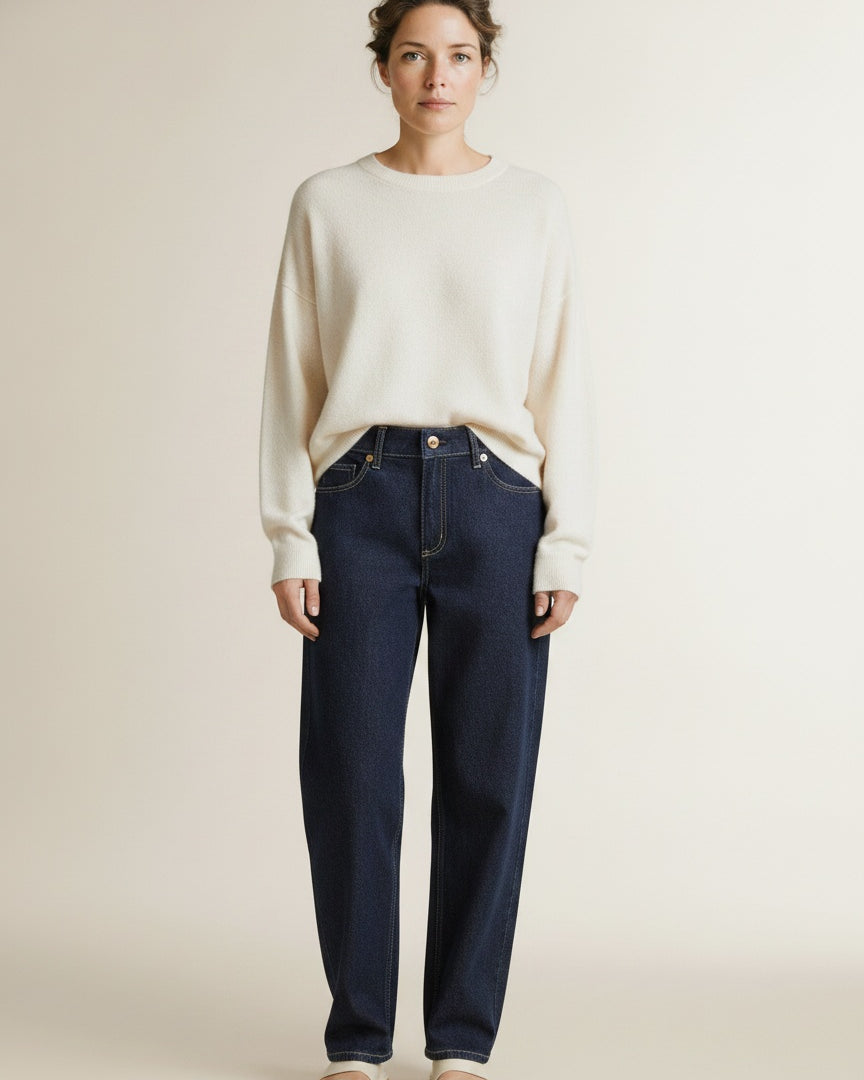 Full body view of the model wearing Mac Danni Jeans Fashion Rinsed