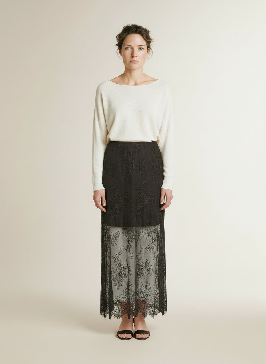 Full body view of the model wearing Msch Copenhagen Mschdusty Hw Skirt Delicioso