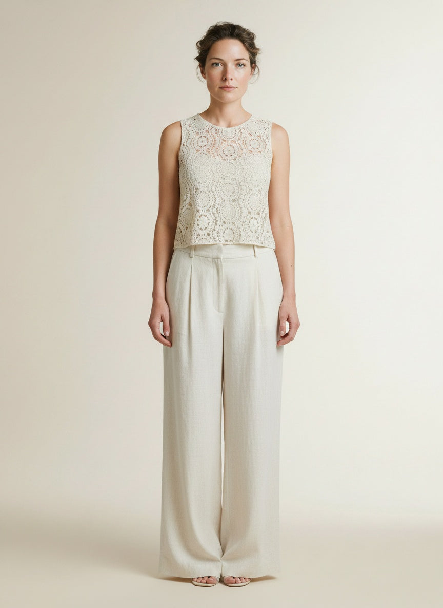 Full body view of the model wearing Msch Copenhagen Mschbaxter Sl Top Bleached Sand