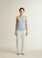 Full body view of the model wearing Nukus Juba Singlet 247 Sky/silver