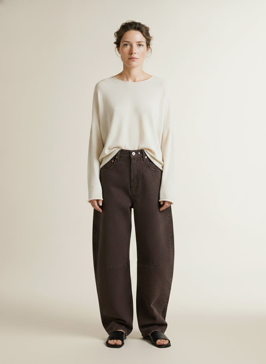 Full body view of the model wearing Mac Los Angeles Jeans Dd Vintage Mocha Wash