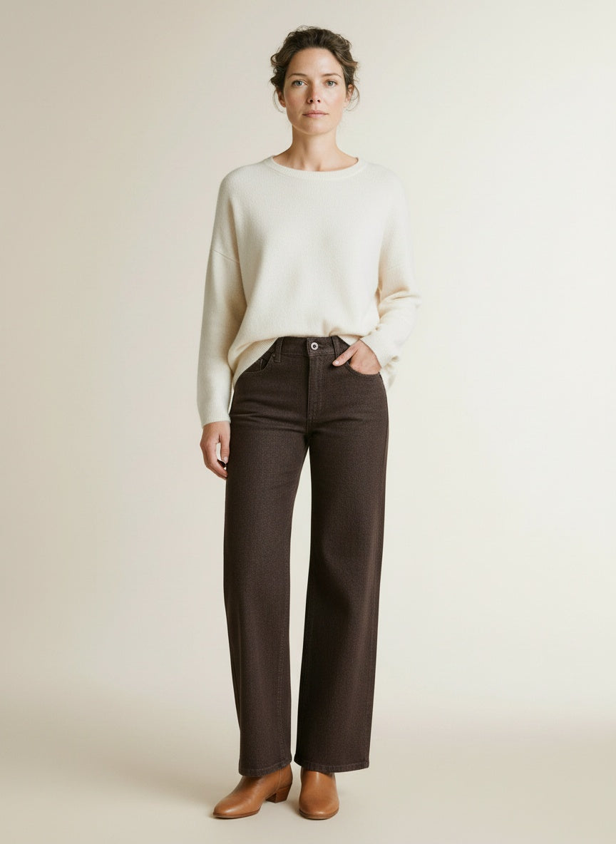 Full body view of the model wearing Mac Wide Jeans Brown Rinsed
