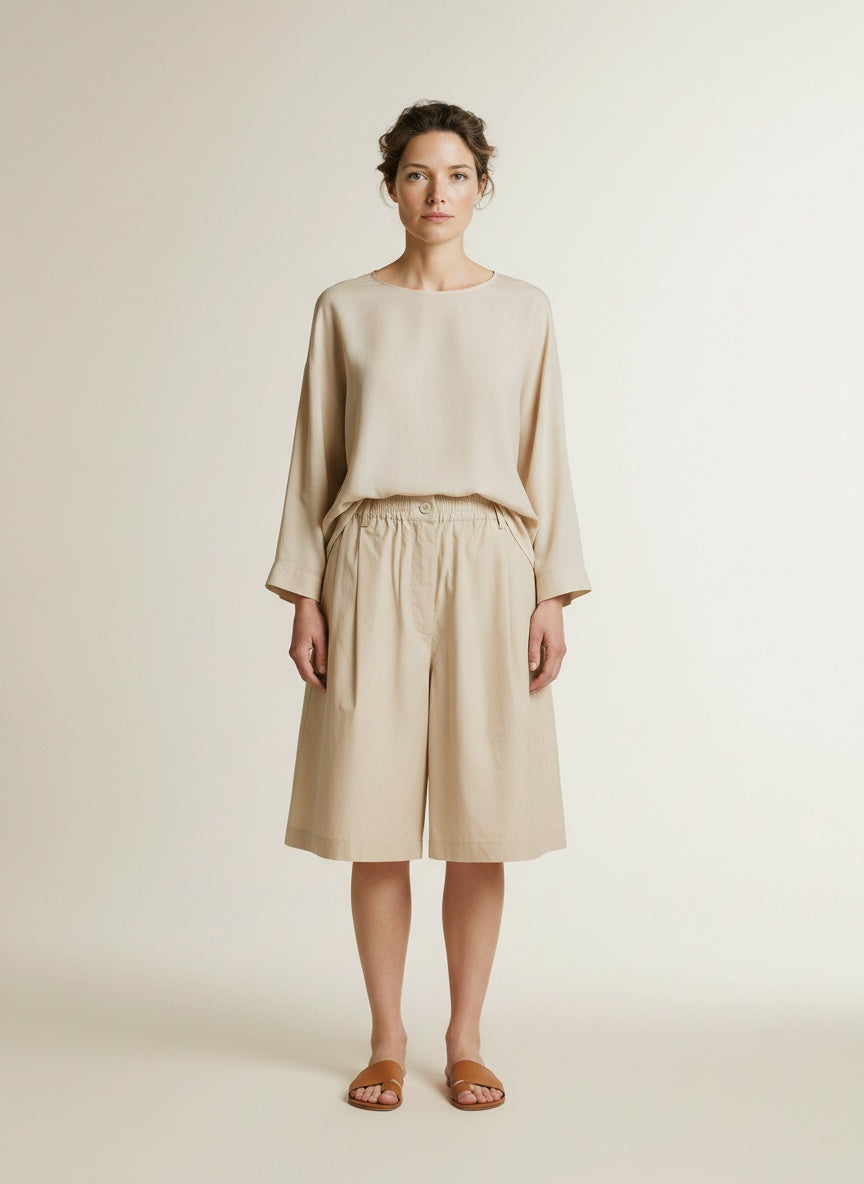 Full body view of the model wearing Msch Copenhagen Mschwiliane Hw Shorts Bleached Sand