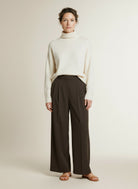 Full body view of the model wearing Msch Copenhagen Mschhenrika Hw Pants Delicioso