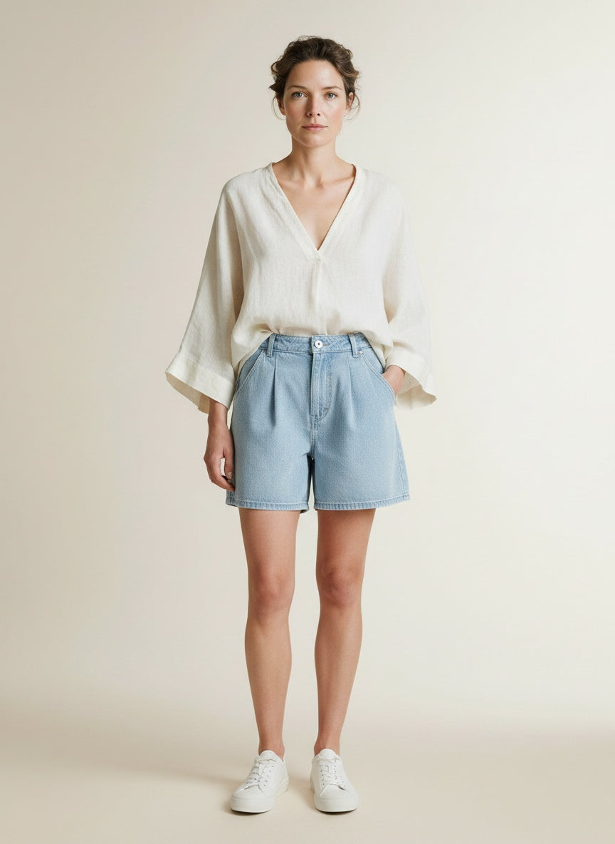 Full body view of the model wearing Msch Copenhagen Mschsaphina Hw Shorts Light Blue Wash