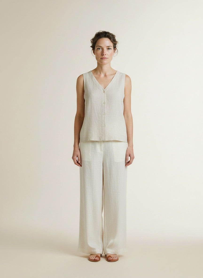 Full body view of the model wearing Msch Copenhagen Mschdaria Sl Shirt Sand Melange